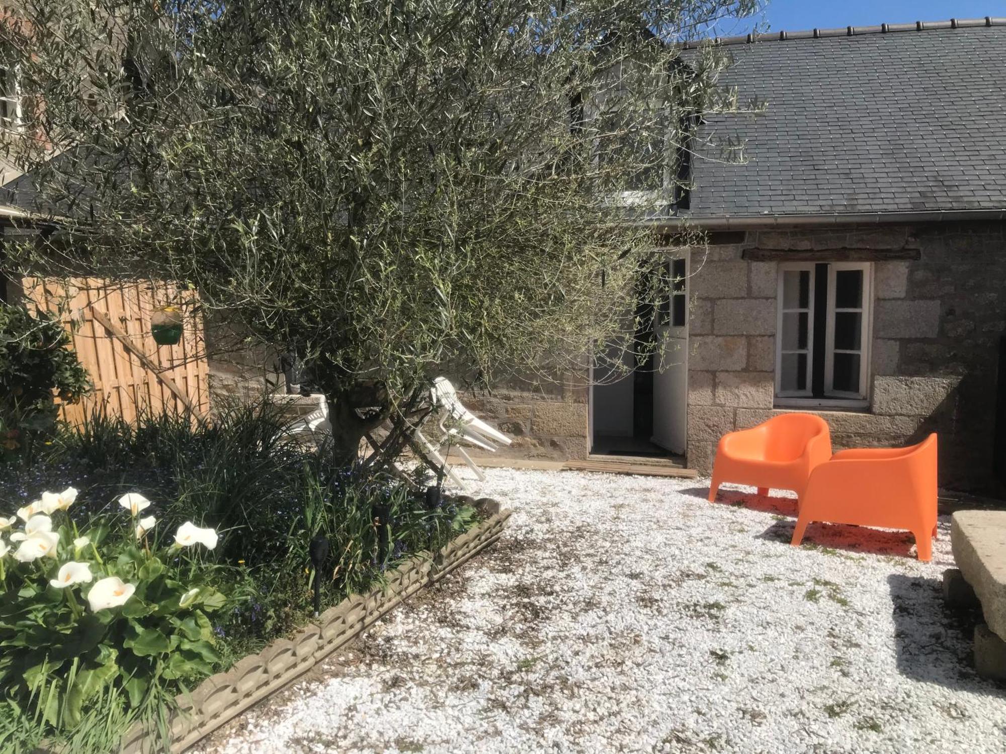 Charmante Maisonnette Proximite Cite Medievale Et Bords De Rance Dinan Exteriör bild